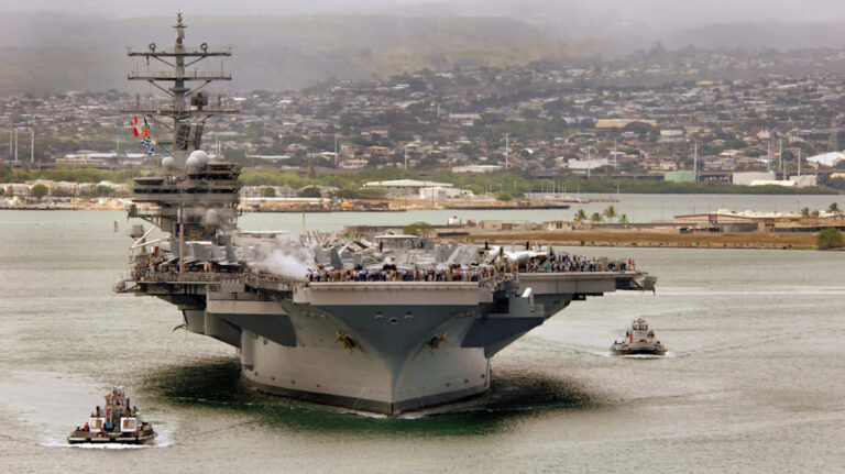 Почему острова авианосцев почти всегда находятся в правильном положении