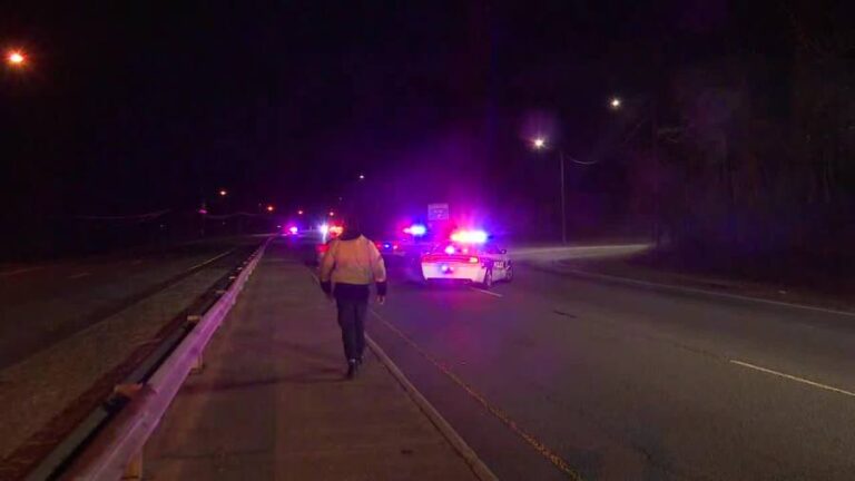 Офицер Уинстон-Салема доставлен в больницу после аварии на Сайлас-Крик-Парквей во время расследования, говорят в полиции