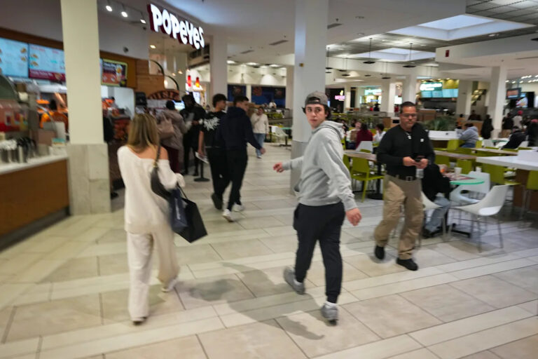 Что открыто / закрыто на Рождество от Walmart, Target, Costco, и других