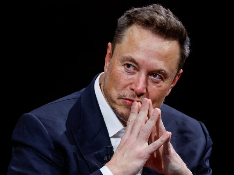 X извергается после того, как платформа раскрывает местоположение аккаунтов.