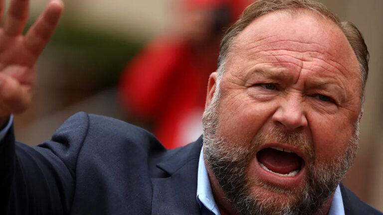 Алекс Джонс назвал бывшего соведущего InfoWars «демонизированным»