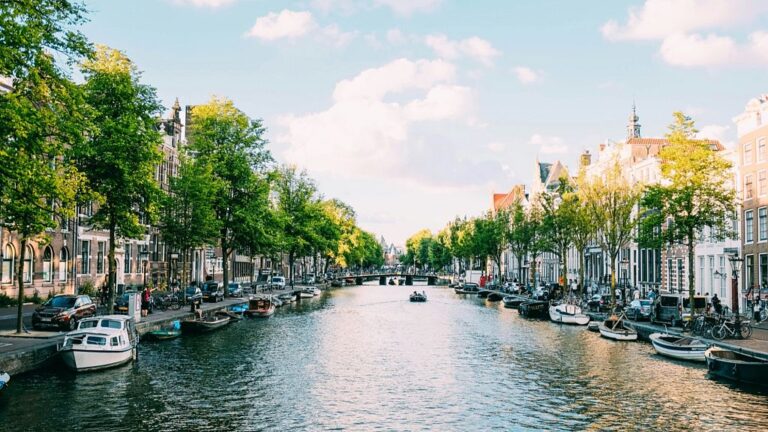 Какая страна является самой безопасной для путешественников в мире? — Американцы говорят, что половина из 10 лучших стран Европы