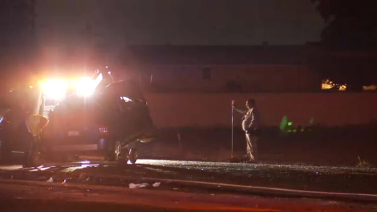 Женщина погибла в автокатастрофе в округе Туларе, сообщает CHP