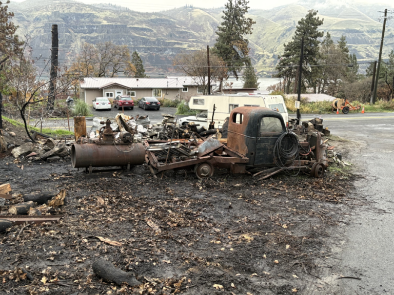 «Здесь довольно тяжело»: выжившие в пожаре Ровены пытаются восстановиться