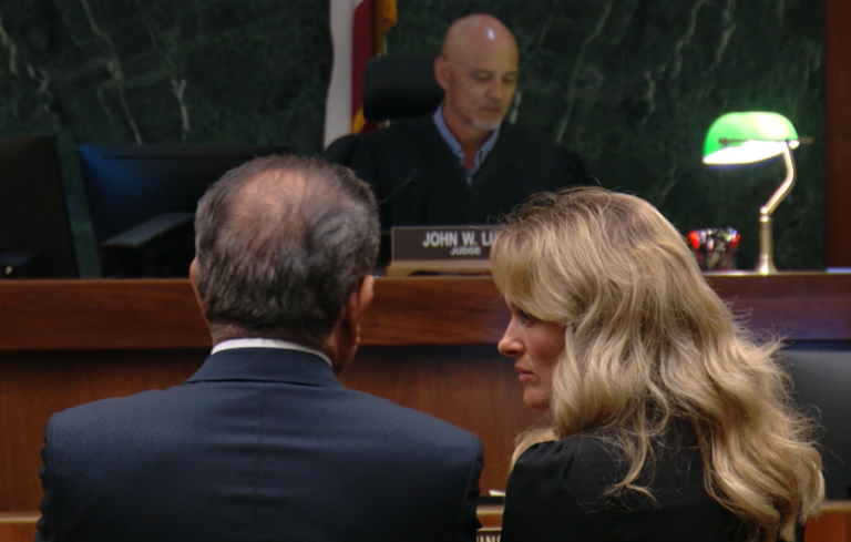 Женщина, которая позволила нелицензированным подросткам водить машину в смертельной аварии, получила условный срок