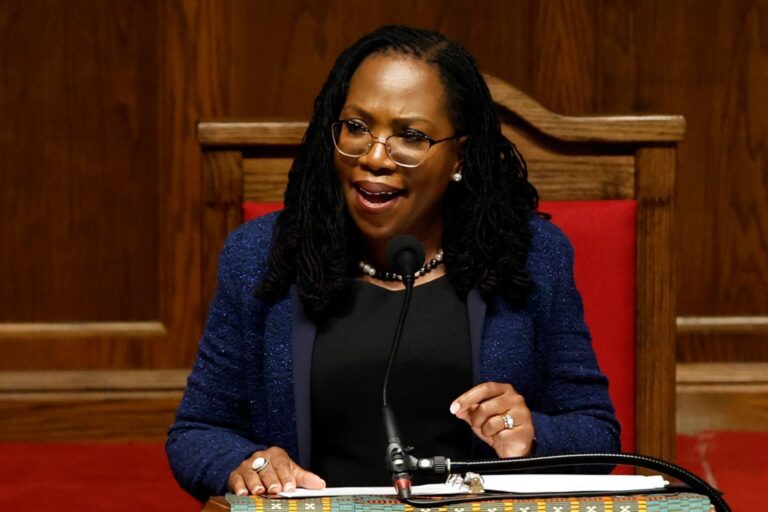 Почему Кетанджи Браун Джексон попросил Трампа приостановить SNAP?