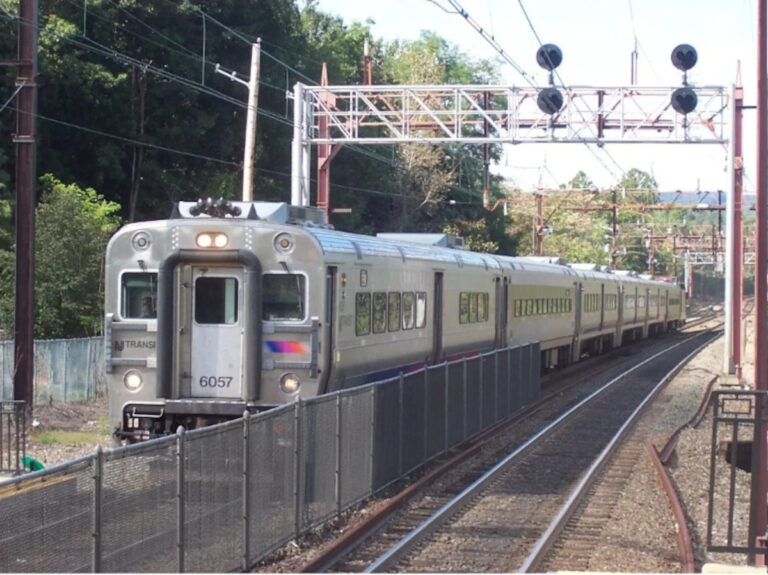 Женщина погибла в поезде NJ Transit возле Джерси Шор в канун Рождества