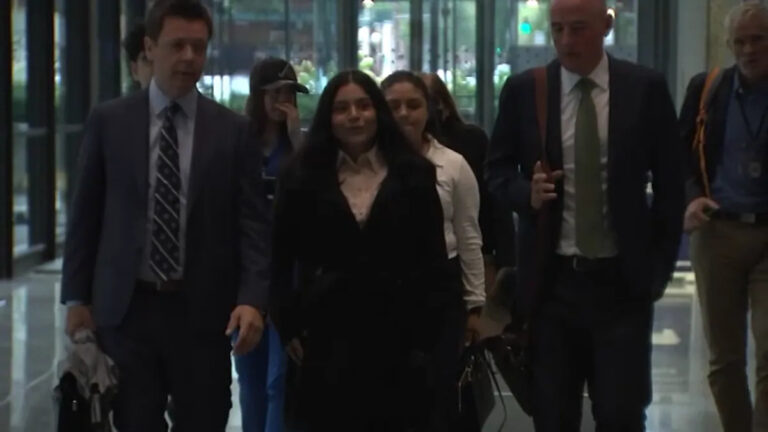 Женщина, застреленная федеральными агентами в предполагаемом таране автомобиля Брайтон-Парк, не признает себя виновной