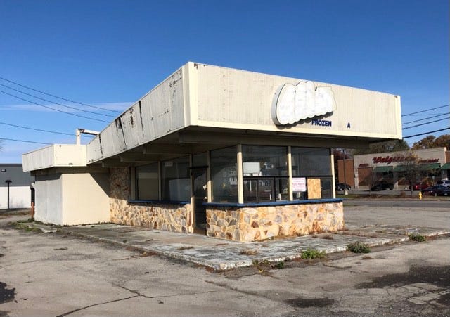 Что происходит с задержавшимся Starbucks на Ист-Ридж Роуд 2080 в Айрондекуа?